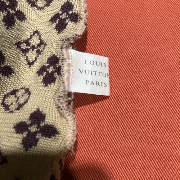 Original Louis Vuitton Hat and Scarf set - Picture 4 of 7